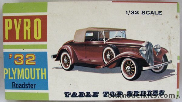 Pyro 1/32 1932 Plymouth PB Sport Roadster, C336-60 plastic model kit